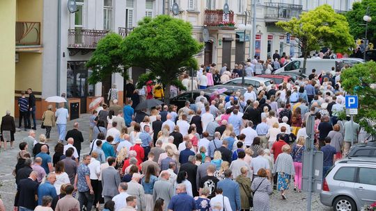 Chełm. Boże Ciało 2025 - uroczysta procesja w centrum miasta [GALERIA ZDJĘĆ]