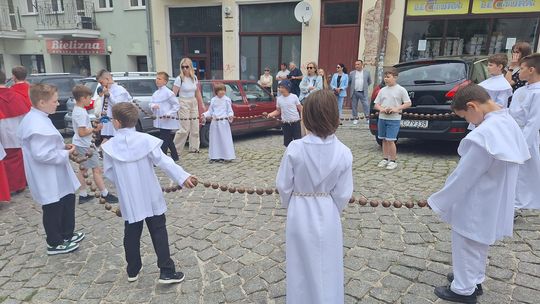 Chełm. Boże Ciało 2025 - uroczysta procesja w centrum miasta [GALERIA ZDJĘĆ]