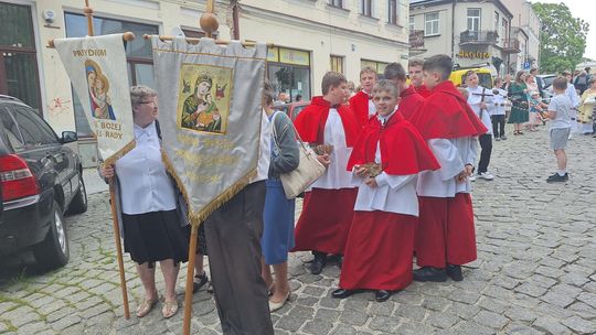 Chełm. Boże Ciało 2025 - uroczysta procesja w centrum miasta [GALERIA ZDJĘĆ]