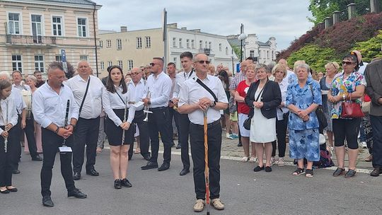 Chełm. Boże Ciało 2025 - uroczysta procesja w centrum miasta [GALERIA ZDJĘĆ]