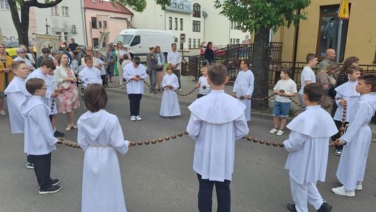 Chełm. Boże Ciało 2025 - uroczysta procesja w centrum miasta [GALERIA ZDJĘĆ]