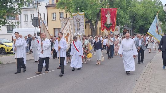 Chełm. Boże Ciało 2025 - uroczysta procesja w centrum miasta [GALERIA ZDJĘĆ]