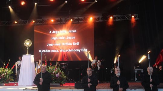 Chełm. Wieczór Chwały "W Nim jest życie" w Amfiteatrze w Kumowej Dolinie [GALERIA ZDJĘĆ]