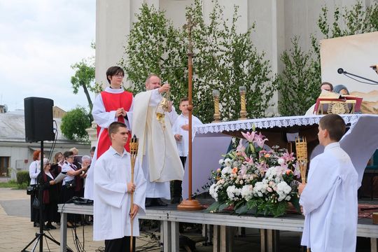 Chełm. Boże Ciało 2025 - uroczysta msza św. w kościele pw. Rozesłania Świętych Apostołów [GALERIA ZDJĘĆ]