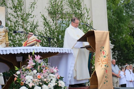 Chełm. Boże Ciało 2025 - uroczysta msza św. w kościele pw. Rozesłania Świętych Apostołów [GALERIA ZDJĘĆ]