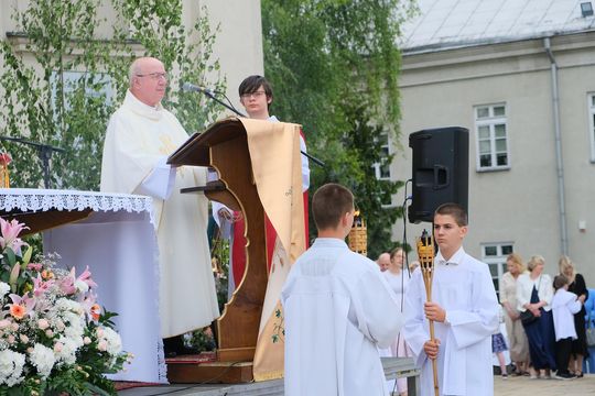 Chełm. Boże Ciało 2025 - uroczysta msza św. w kościele pw. Rozesłania Świętych Apostołów [GALERIA ZDJĘĆ]