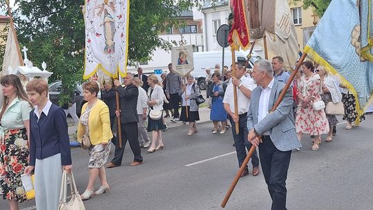 Chełm. Boże Ciało 2025 - uroczysta procesja w centrum miasta [GALERIA ZDJĘĆ]