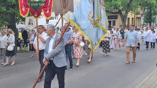 Chełm. Boże Ciało 2025 - uroczysta procesja w centrum miasta [GALERIA ZDJĘĆ]