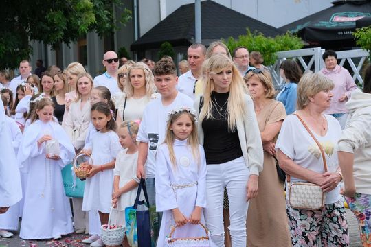 Chełm. Boże Ciało 2025 - uroczysta procesja w centrum miasta [GALERIA ZDJĘĆ]