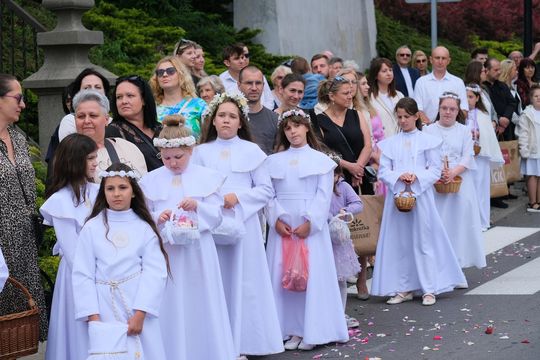 Chełm. Boże Ciało 2025 - uroczysta procesja w centrum miasta [GALERIA ZDJĘĆ]