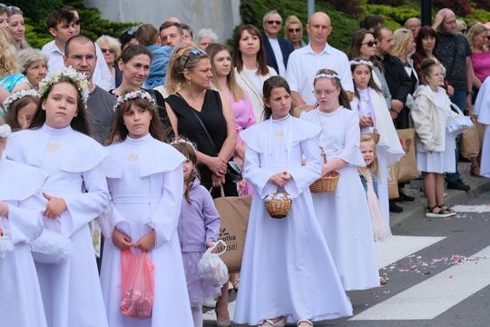 Chełm. Boże Ciało 2025 - uroczysta procesja w centrum miasta [GALERIA ZDJĘĆ]