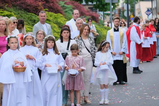 Chełm. Boże Ciało 2025 - uroczysta procesja w centrum miasta [GALERIA ZDJĘĆ]