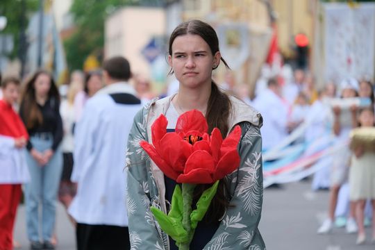 Chełm. Boże Ciało 2025 - uroczysta procesja w centrum miasta [GALERIA ZDJĘĆ]