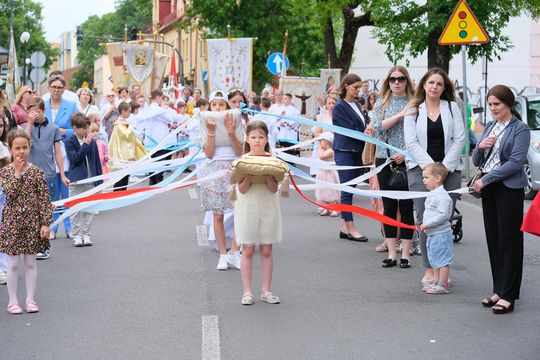 Chełm. Boże Ciało 2025 - uroczysta procesja w centrum miasta [GALERIA ZDJĘĆ]