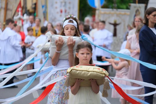 Chełm. Boże Ciało 2025 - uroczysta procesja w centrum miasta [GALERIA ZDJĘĆ]