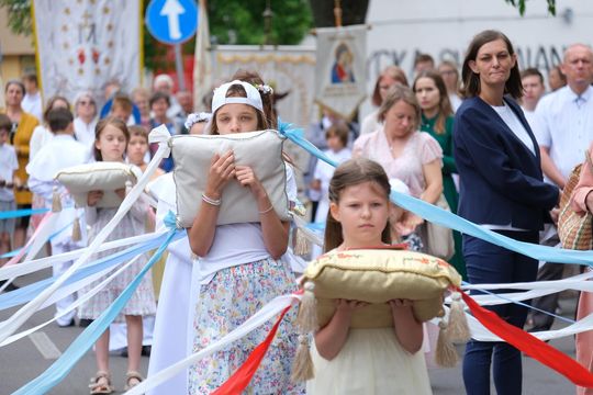 Chełm. Boże Ciało 2025 - uroczysta procesja w centrum miasta [GALERIA ZDJĘĆ]