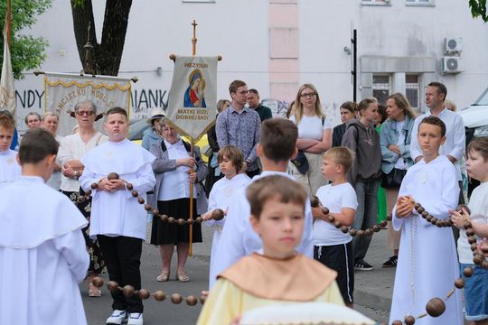 Chełm. Boże Ciało 2025 - uroczysta procesja w centrum miasta [GALERIA ZDJĘĆ]