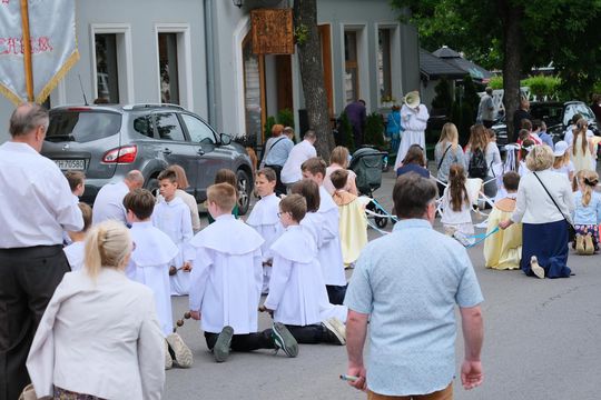 Chełm. Boże Ciało 2025 - uroczysta procesja w centrum miasta [GALERIA ZDJĘĆ]