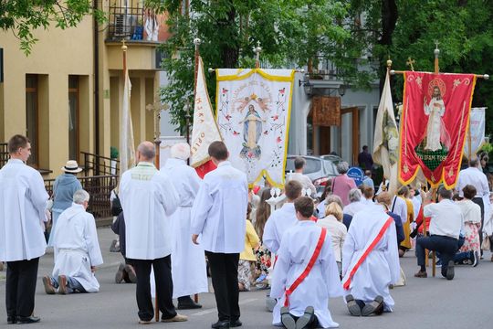 Chełm. Boże Ciało 2025 - uroczysta procesja w centrum miasta [GALERIA ZDJĘĆ]