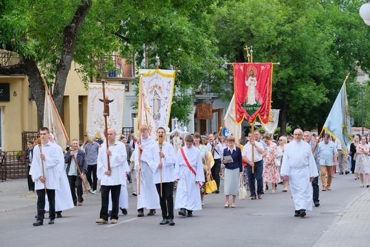 Chełm. Boże Ciało 2025 - uroczysta procesja w centrum miasta [GALERIA ZDJĘĆ]