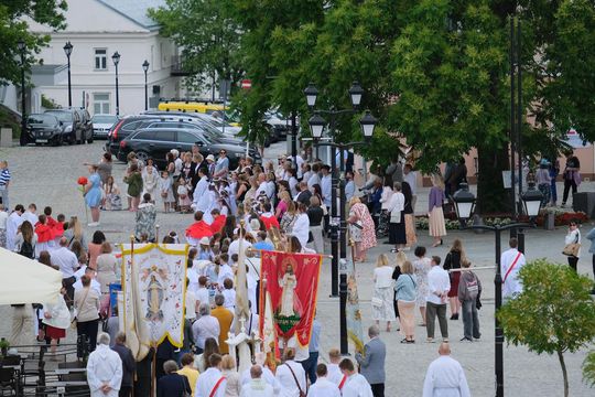 Chełm. Boże Ciało 2025 - uroczysta procesja w centrum miasta [GALERIA ZDJĘĆ]