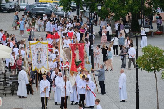 Chełm. Boże Ciało 2025 - uroczysta procesja w centrum miasta [GALERIA ZDJĘĆ]