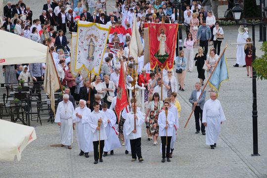 Chełm. Boże Ciało 2025 - uroczysta procesja w centrum miasta [GALERIA ZDJĘĆ]
