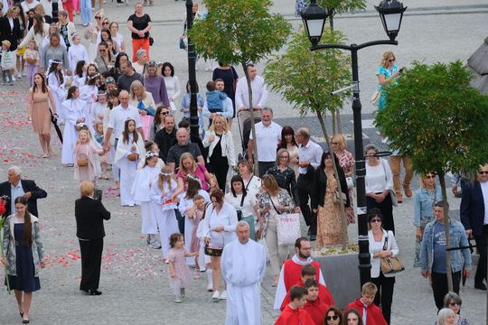 Chełm. Boże Ciało 2025 - uroczysta procesja w centrum miasta [GALERIA ZDJĘĆ]