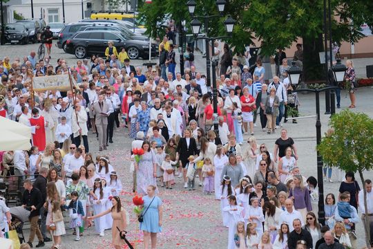 Chełm. Boże Ciało 2025 - uroczysta procesja w centrum miasta [GALERIA ZDJĘĆ]