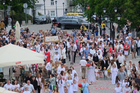 Chełm. Boże Ciało 2025 - uroczysta procesja w centrum miasta [GALERIA ZDJĘĆ]