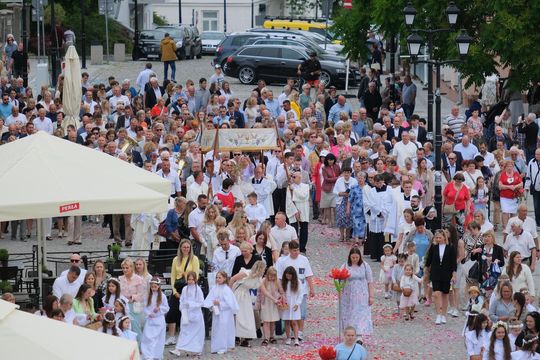 Chełm. Boże Ciało 2025 - uroczysta procesja w centrum miasta [GALERIA ZDJĘĆ]