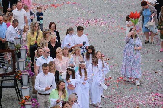 Chełm. Boże Ciało 2025 - uroczysta procesja w centrum miasta [GALERIA ZDJĘĆ]