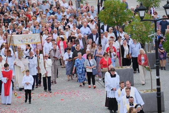 Chełm. Boże Ciało 2025 - uroczysta procesja w centrum miasta [GALERIA ZDJĘĆ]