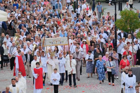 Chełm. Boże Ciało 2025 - uroczysta procesja w centrum miasta [GALERIA ZDJĘĆ]