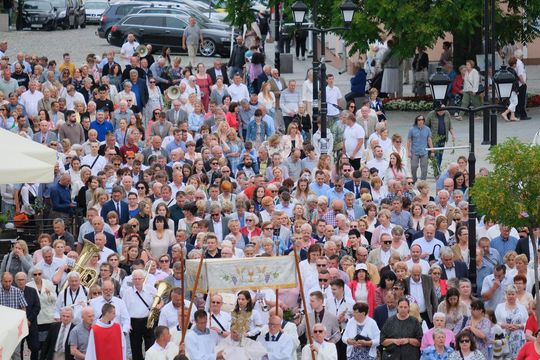 Chełm. Boże Ciało 2025 - uroczysta procesja w centrum miasta [GALERIA ZDJĘĆ]