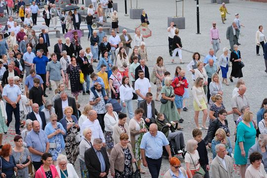 Chełm. Boże Ciało 2025 - uroczysta procesja w centrum miasta [GALERIA ZDJĘĆ]