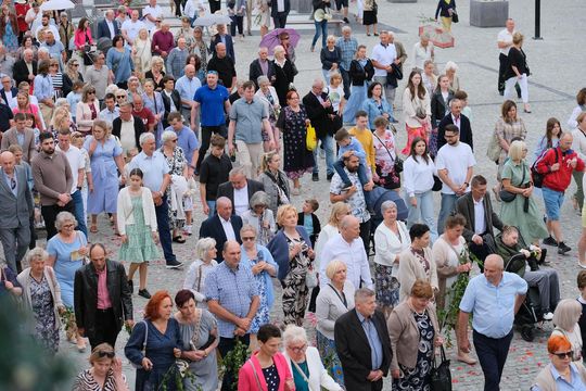 Chełm. Boże Ciało 2025 - uroczysta procesja w centrum miasta [GALERIA ZDJĘĆ]