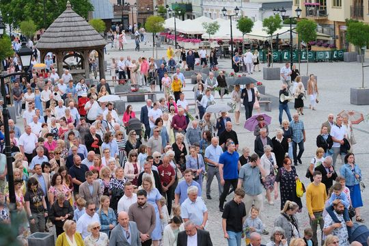 Chełm. Boże Ciało 2025 - uroczysta procesja w centrum miasta [GALERIA ZDJĘĆ]