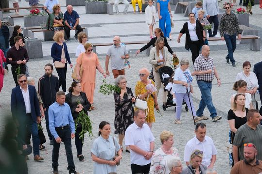 Chełm. Boże Ciało 2025 - uroczysta procesja w centrum miasta [GALERIA ZDJĘĆ]