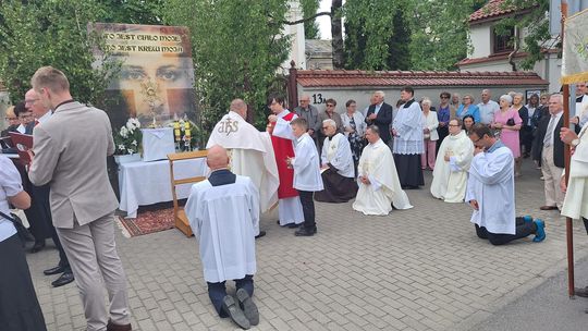 Chełm. Boże Ciało 2025 - uroczysta procesja w centrum miasta [GALERIA ZDJĘĆ]