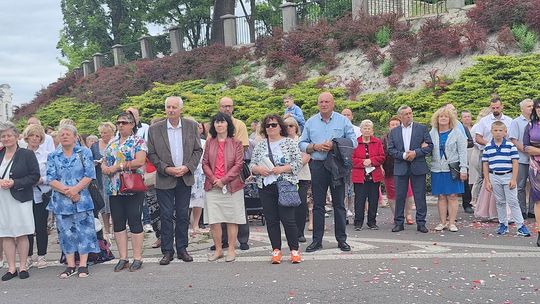 Chełm. Boże Ciało 2025 - uroczysta procesja w centrum miasta [GALERIA ZDJĘĆ]