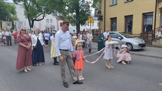 Chełm. Boże Ciało 2025 - uroczysta procesja w centrum miasta [GALERIA ZDJĘĆ]