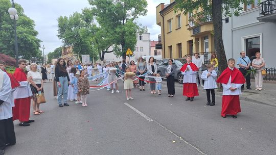 Chełm. Boże Ciało 2025 - uroczysta procesja w centrum miasta [GALERIA ZDJĘĆ]