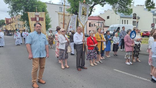 Chełm. Boże Ciało 2025 - uroczysta procesja w centrum miasta [GALERIA ZDJĘĆ]