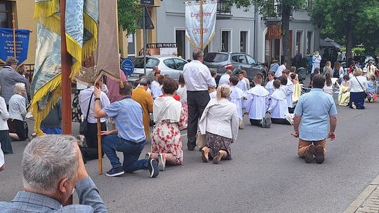 Chełm. Boże Ciało 2025 - uroczysta procesja w centrum miasta [GALERIA ZDJĘĆ]
