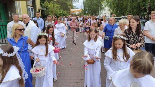 Chełm. Boże Ciało w Parafii Rzymskokatolickiej pw. Świętej Rodziny w Chełmie [GALERIA ZDJĘĆ]