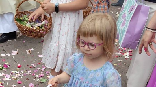 Chełm. Boże Ciało w Parafii Rzymskokatolickiej pw. Świętej Rodziny w Chełmie [GALERIA ZDJĘĆ]