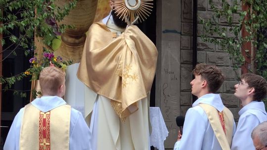 Chełm. Boże Ciało w Parafii Rzymskokatolickiej pw. Świętej Rodziny w Chełmie [GALERIA ZDJĘĆ]