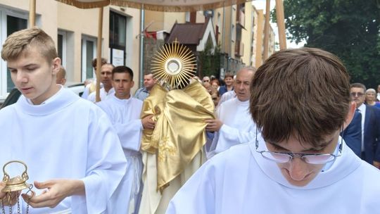 Chełm. Boże Ciało w Parafii Rzymskokatolickiej pw. Świętej Rodziny w Chełmie [GALERIA ZDJĘĆ]