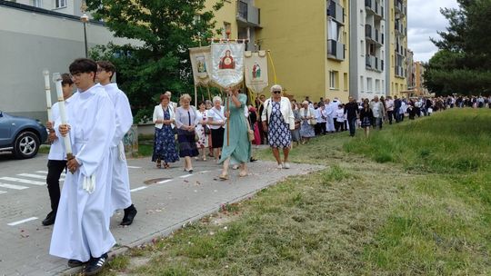 Chełm. Boże Ciało w Parafii Rzymskokatolickiej pw. Świętej Rodziny w Chełmie [GALERIA ZDJĘĆ]